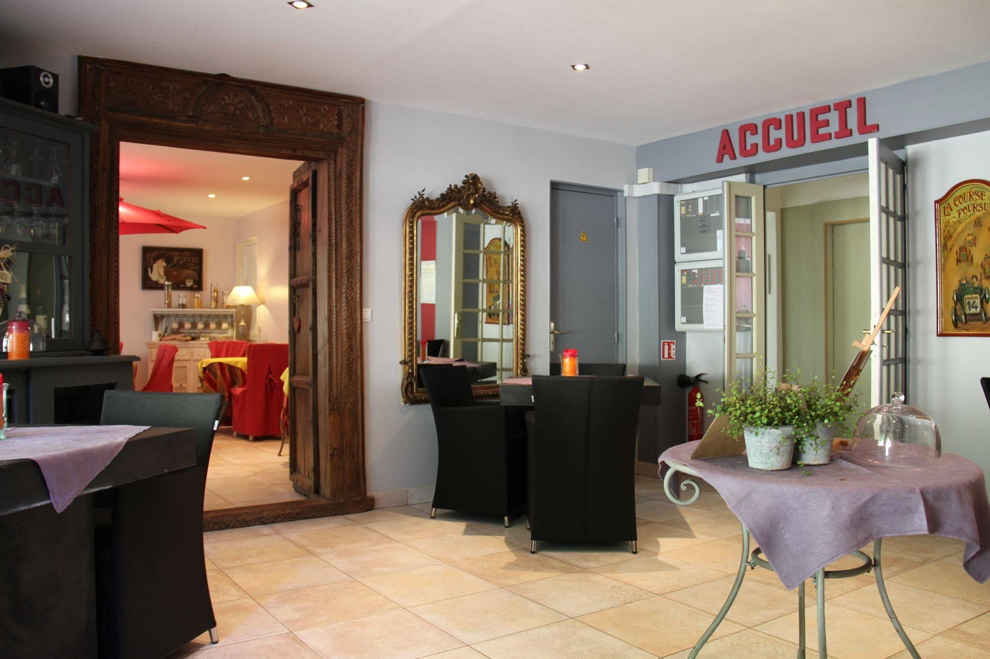 Hotel Logis De La Chapelle